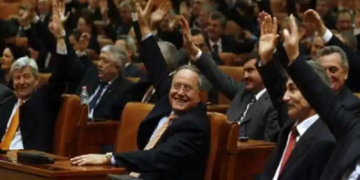 Parlamentarii şi-au votat pensiile speciale.