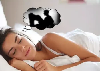 Ce înseamnă dacă visezi că faci dragoste cu o persoană cunoscută