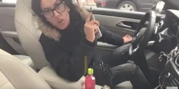 Brunetă botoxată cu Mercedes în fața sediului DNA Cluj către un polițist: ”Cum te cheamă? Să dau un telefon”