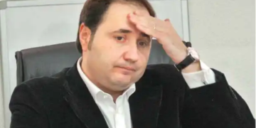 Cristian Rizea și Ciprian Ţârlea de la Partidul România Unită au tras ţeapă unui hotel din Vaslui