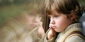 Peste 18.000 de copii au ambii părinți plecați la muncă în străinătate