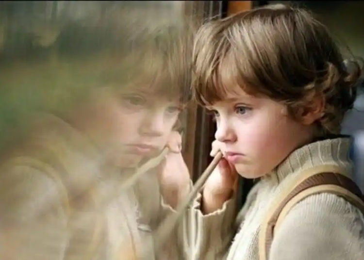 Peste 18.000 de copii au ambii părinți plecați la muncă în străinătate