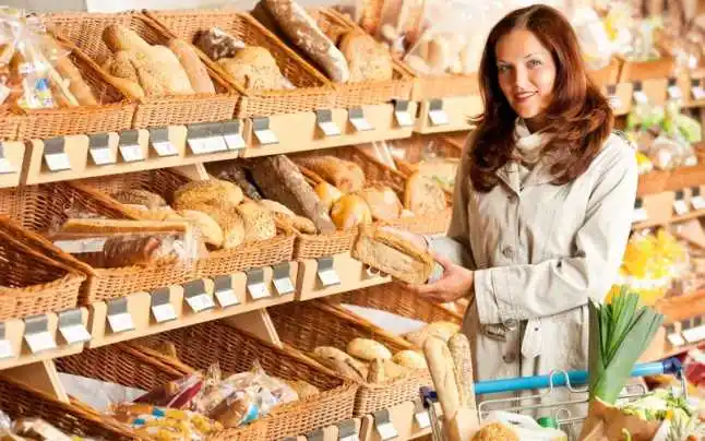 Cu moartea la masă! Pâinea este alimentul de bază care ne ucide încet dar sigur