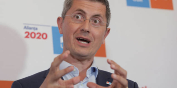 Val de demisii în USR. Cum a ajuns partidul condus de Barna să fie din ce în ce mai contestat!