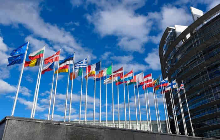 Parlamentul European  a interzis folosirea termenilor „mama” și „tata”…….