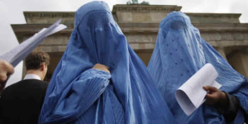 Sri Lanka va interzice burqa şi va închide peste o mie de şcoli islamice!