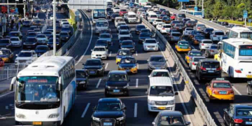 Japonia își propune să elimine vehiculele pe benzină până la mijlocul anilor 2030