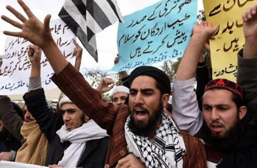 Franţa se îndreaptă spre „război civil” din cauza islamului radical