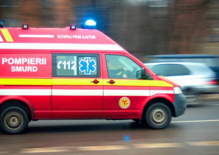 Timişoara: O fetiţă de trei ani a căzut de la etajul patru al blocului în care locuieşte