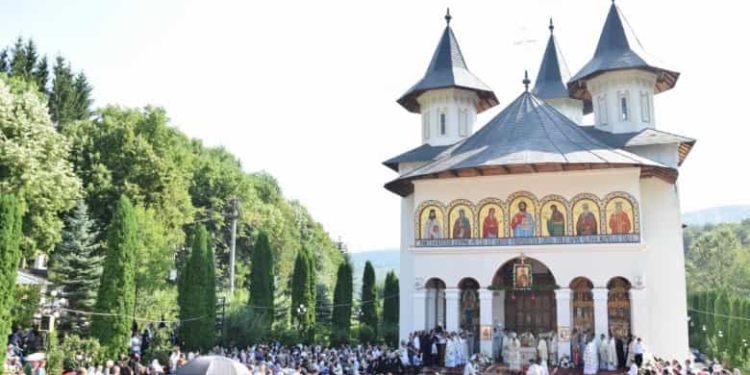 BOR: „Suntem constrânşi, suntem hăituiţi şi manipulaţi în fel şi chip ca să ne vaccinăm” / Planificarea „familiară“, crimă oribilă