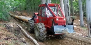 Neamț: Un bărbat a murit după ce a căzut de pe un tractor