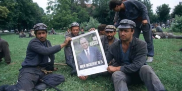 Ion Iliescu poate fi urmărit penal în dosarul Mineriadei pentru crime împotriva umanităţii
