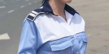 Tânără de 28 de ani, găsită împuşcată în cap într-un bloc din Braşov