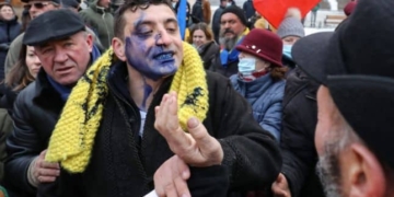 George Simion, atacat cu cerneală la manifestaţiile de la Iaşi, de Mica Unire.