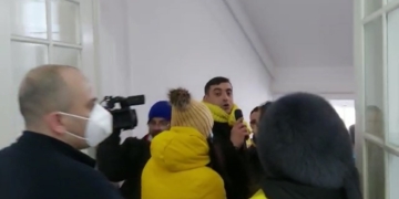 Asaltul AUR-Noua Dreaptă la Primăria Timişoara. Niciunul din cei amendaţi nu domiciliază în Timiş. 