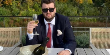 Draga Victoras, sa stii ca ni se rupe de  suferinta ta: Victoraș Micula, spitalizat în stare gravă. Este conectat la aparate
