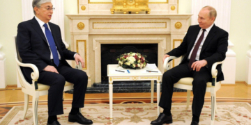 Motivul pentru care Putin l-a ținut la distanță pe Macron. „Nu puteam să îi lăsăm să pună mâna pe ADN-ul președintelui”