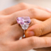 Cât valorează cel mai mare diamant albastru scos vreodată la licitație. „Este o capodoperă desăvârșită”
