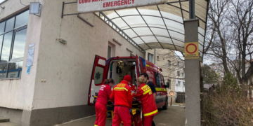 Copil de doi ani din Botoșani, în stare critică după ce a căzut de la etajul al treilea