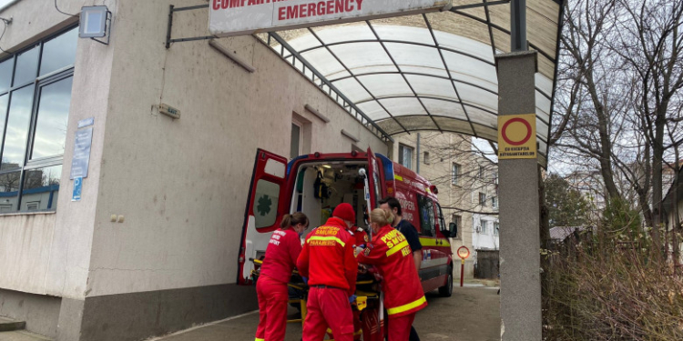 Copil de doi ani din Botoșani, în stare critică după ce a căzut de la etajul al treilea