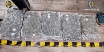Bărbat prins în flagrant cu un colet cu aproape 10 kilograme de canabis. Pachetul ar fi fost primit din Spania