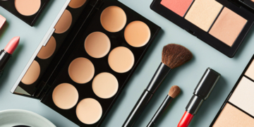 GREȘELI DE MACHIAJ CARE TE ÎMBĂTRÂNESC