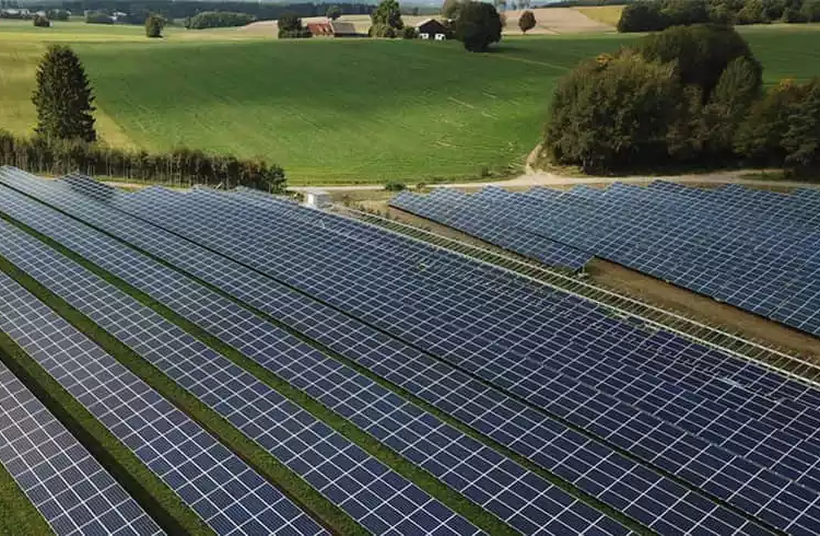 ȘELIMBĂR: Primarul vrea să construiască un parc fotovoltaic pe 157 de hectare