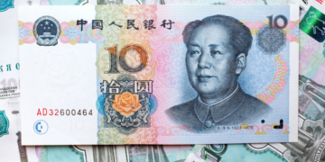 Reuters: Tot mai multe firme rusești se grăbesc să-și deschidă conturi la băncile chineze