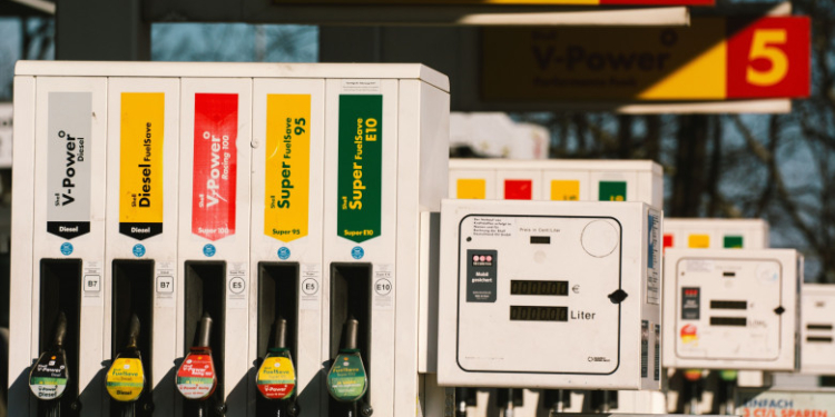 Shell își cere scuze pentru că a cumpărat petrol rusesc și anunță că renunță complet la legăturile cu Rusia