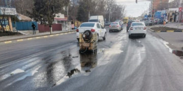 Benzinăria care a lăsat un client să ia 1.000 de litri de carburant într-un rezervor de plastic, care s-a spart, a fost amendată