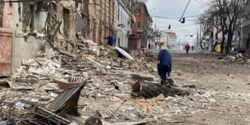 Catastrofă umanitară în Mariupol. Cadavrele zac pe străzi, oamenii sunt flămânzi și topesc zăpada pentru că nu au apă potabilă
