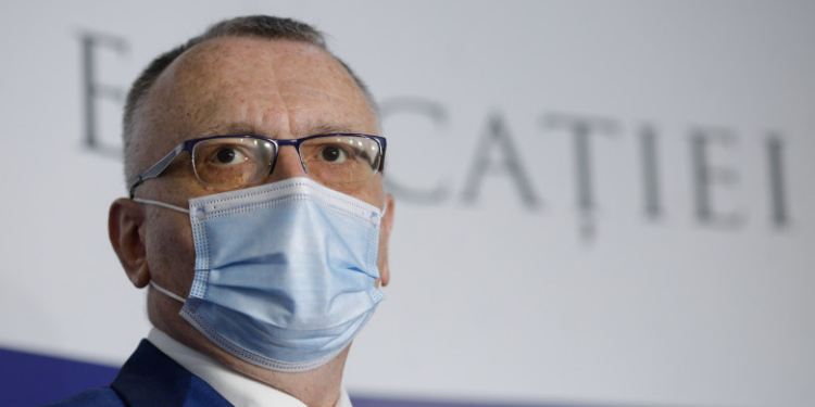 Cîmpeanu: Universitățile revin la cursurile cu prezență fizică de miercuri. Dacă nu se poate, va exista o perioadă de tranziție