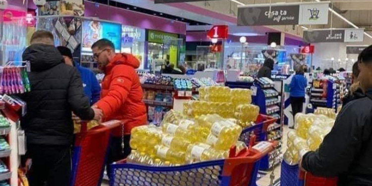 ANPC îndeamnă românii să nu se lase manipulați: Sunt false alarmele propagate online, România are stocuri suficiente de alimente