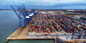 Cele mai mari companii de transport de containere din lume opresc temporar rezervările de mărfuri către și dinspre Rusia