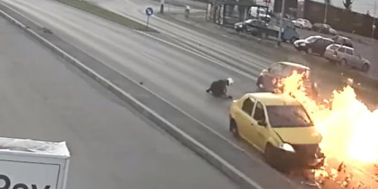 Femeia care a lovit intenționat cu mașina un polițist aflat pe motocicletă a fost condamnată definitiv la închisoare