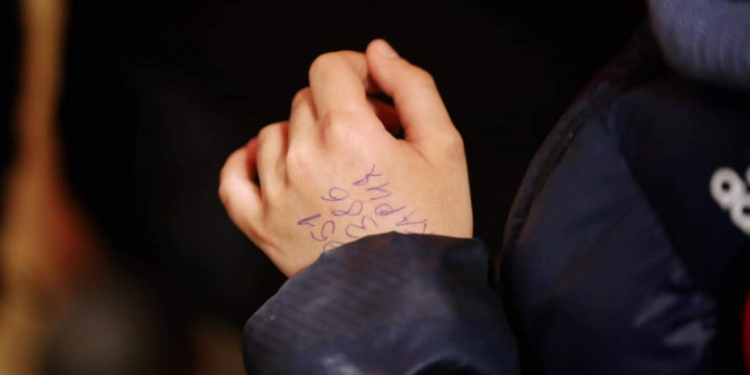 Un băiețel de 11 ani din Ucraina a ajuns singur în Slovacia, având la el doar o pungă, paşaportul şi un număr de telefon scris pe mână