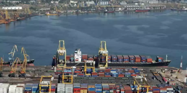 Ucraina a interzis oficial toate importurile din Rusia