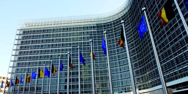 Comisia Europeană va recomanda statut de candidate, dar cu condiții, pentru Ucraina și R. Moldova