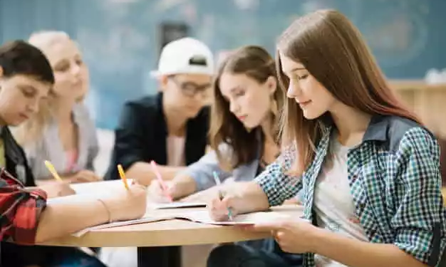 Legea educației sexuale în scoli a fost votată cu scandal: Nu avem nevoie de masturbarea copiilor