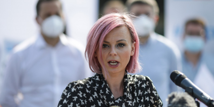 Viceprimărița Brașovului, insultată public de un om de afaceri: „Când mă uit la fața ei, îmi vine gândul să fac un bordel”