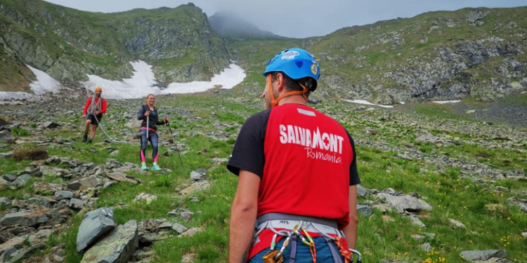 VIDEO  Salvamontiștii, chemați sâmbătă la peste 20 de intervenții. Uneori, turiștii cer să fie luați cu elicopterul pentru că au obosit