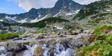 Bucura-te de o vacanta la munte desavarsita in Muntii Retezat