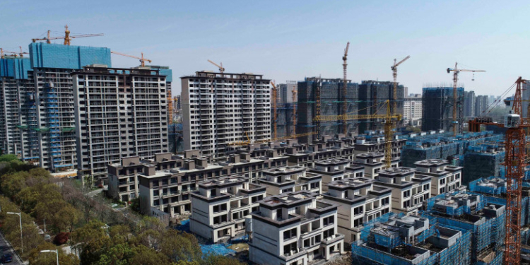 China intră într-o criză imobiliară tot mai mare. Cumpărătorii de locuințe refuză să mai plătească proiectele nefinalizate