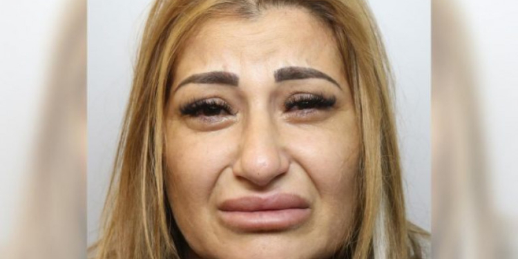 O româncă fura ceasuri de lux de la bătrâni bogați din Anglia în timp ce-i îmbrățișa și săruta pe stradă