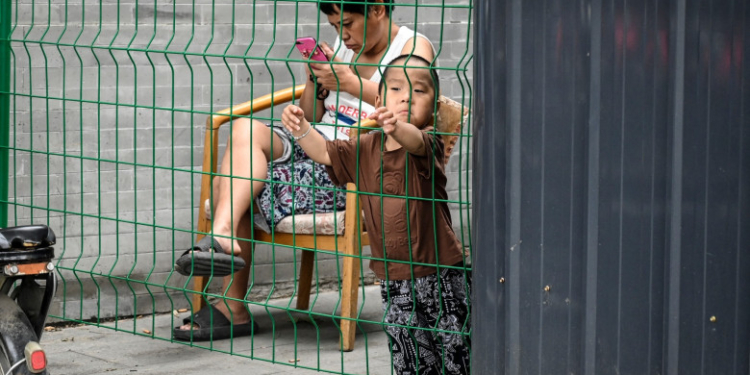 China a închis un întreg oraș de 300.000 de locuitori după ce a depistat un singur caz de Covid-19