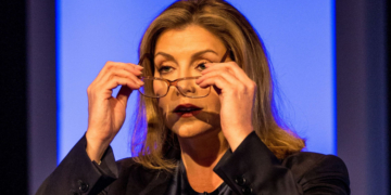 Femeia care ar putea ajunge premierul Marii Britanii a lucrat în orfelinatele groazei ale regimului Ceaușescu