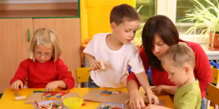 SOCANT: Zeci de creşe moderne vor fi construite cu fonduri PNRR