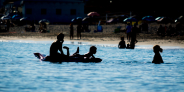 O fetiță de 10 ani a plutit pe o saltea din Vama Veche până în Bulgaria