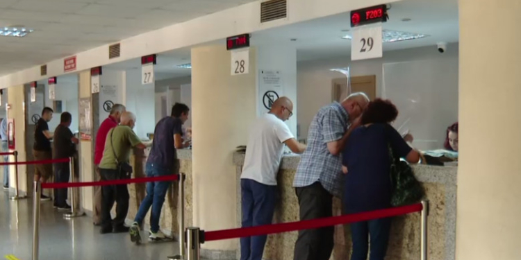 O comparație de toată rușinea: Înmatricularea unei mașini în Estonia durează între două și cinci minute. Cum e în România