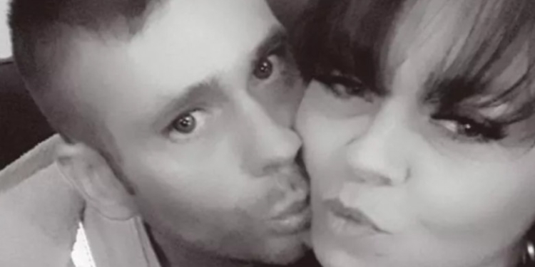 O femeie însărcinată căreia i s-au mai dat 24 de ore de viață luptă să trăiască pentru a-și aduce pe lume copilul